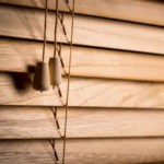 Dřevěné žaluzie - detail na ovládání